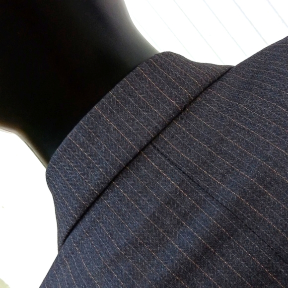 Oleg Cassini Men's Vintage Pin Stripe (3) Button Luxury Blazer - Picture 14 of 16